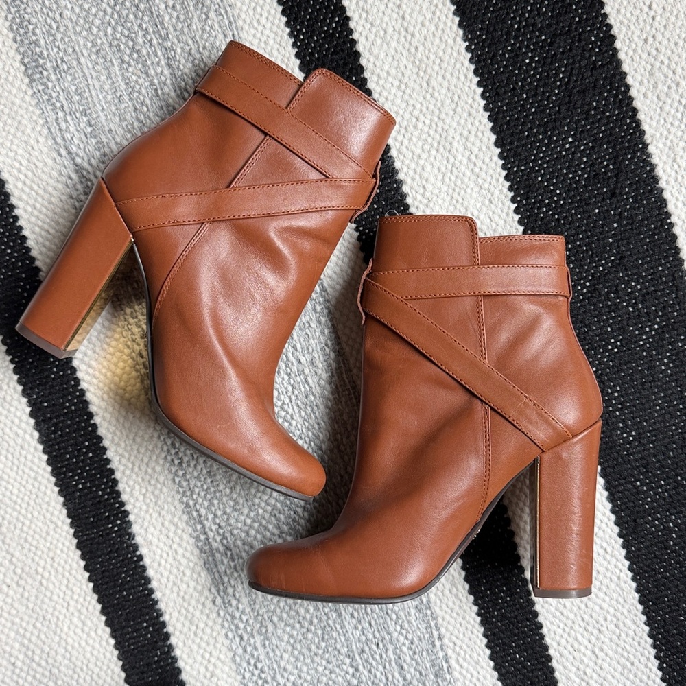 Carmel Ankle Boot with Gold Details - Picture 2 of 7
